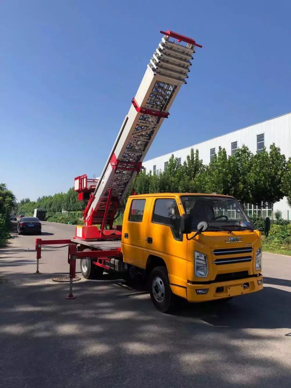 番禺附近的云梯车出租服务：轻松解决高空作业需求