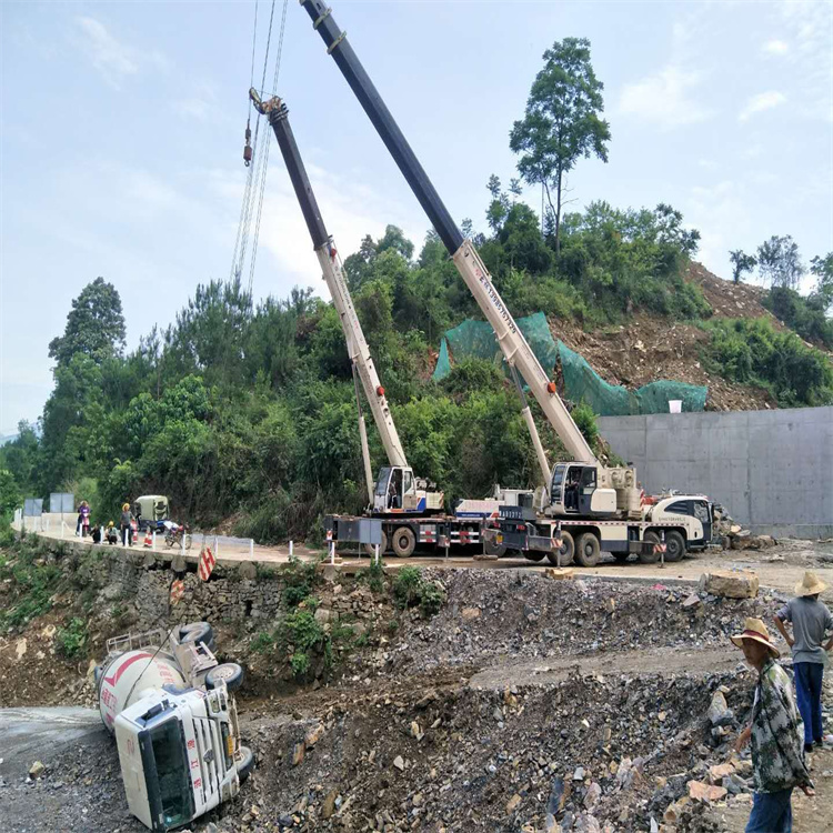 番禺汽车掉沟里叫吊车救援要多少钱